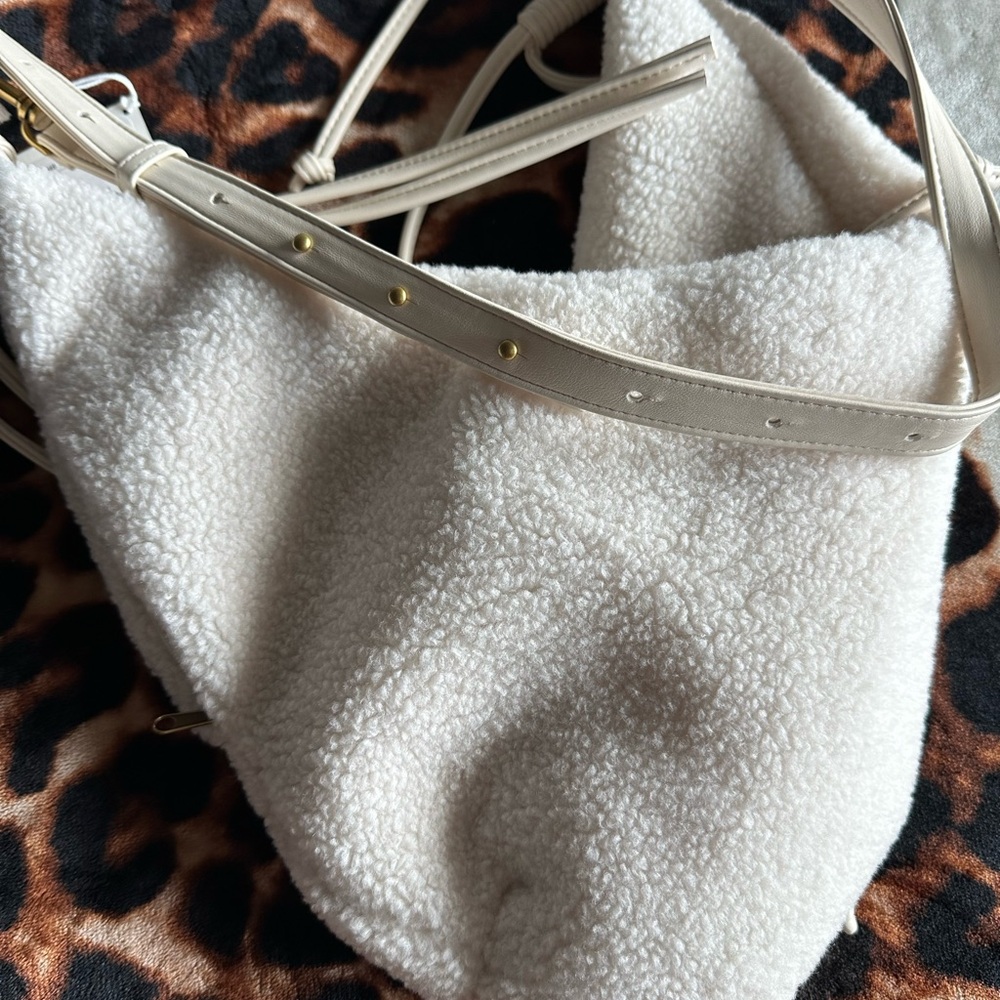 American Eagle 🦅 
Cream Women's Bag